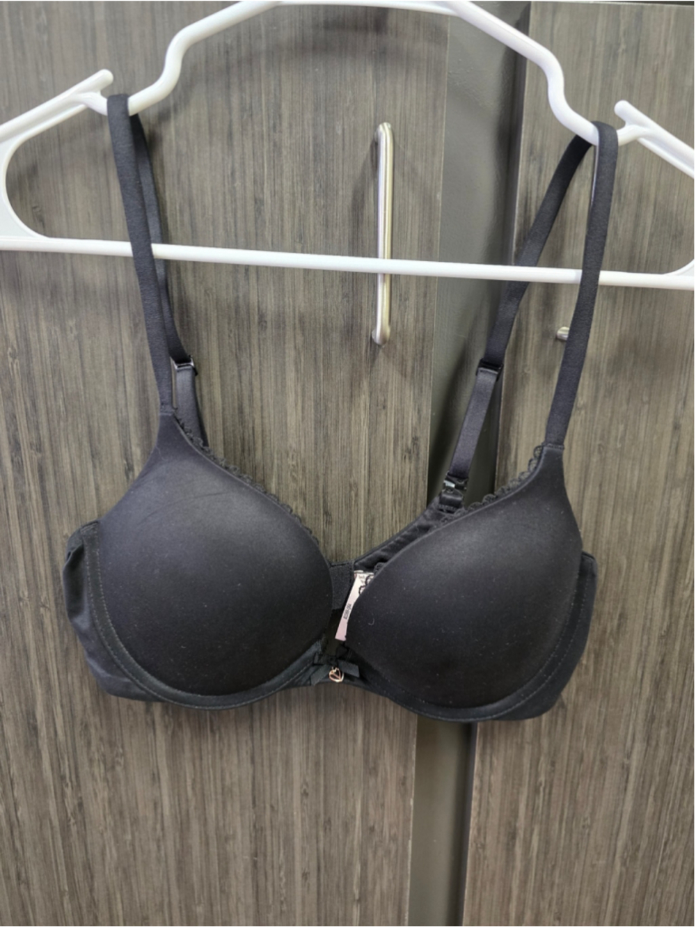 Women's Victoria's Secret Body By Victoria Push-Up Bra Black 34C